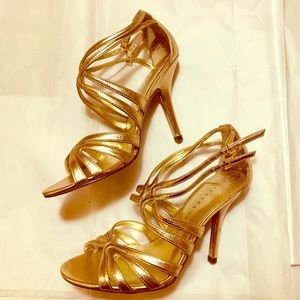 Ivanka Trump rare retired sexy gold strapped heels